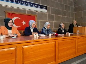 turkiye-yazarlar-birligi-kayseri-kadin-kollarindan-siir-etkinligi card image